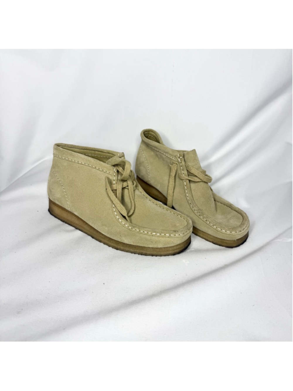 Women's Clarks Originals Wallabees Beige Suede Moccasins Size 7